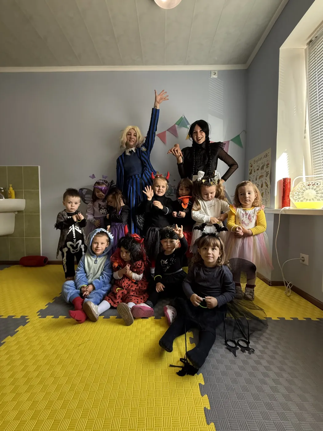 Заняття з дітьми у дитячому садку Flash Kids на Лівому березі Дніпра